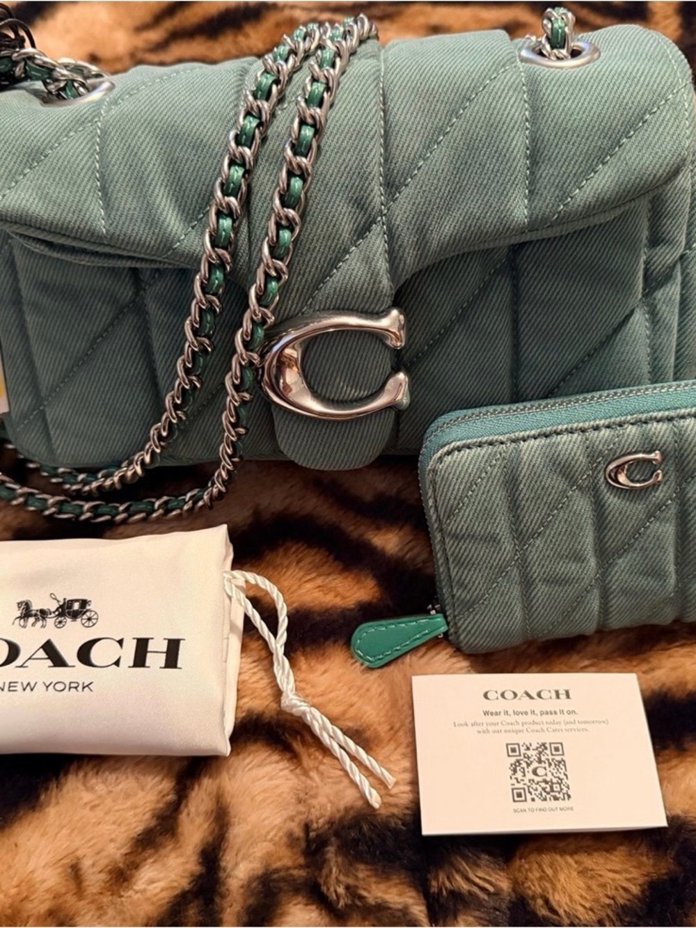 SOLD !!!!!!!Coach Quilted Shoulder Bag with Matching Zip Wallet in Ivy